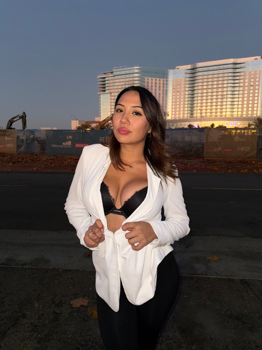 Take a pause and enjoy Ali Cruz — streaming from Belo Horizonte