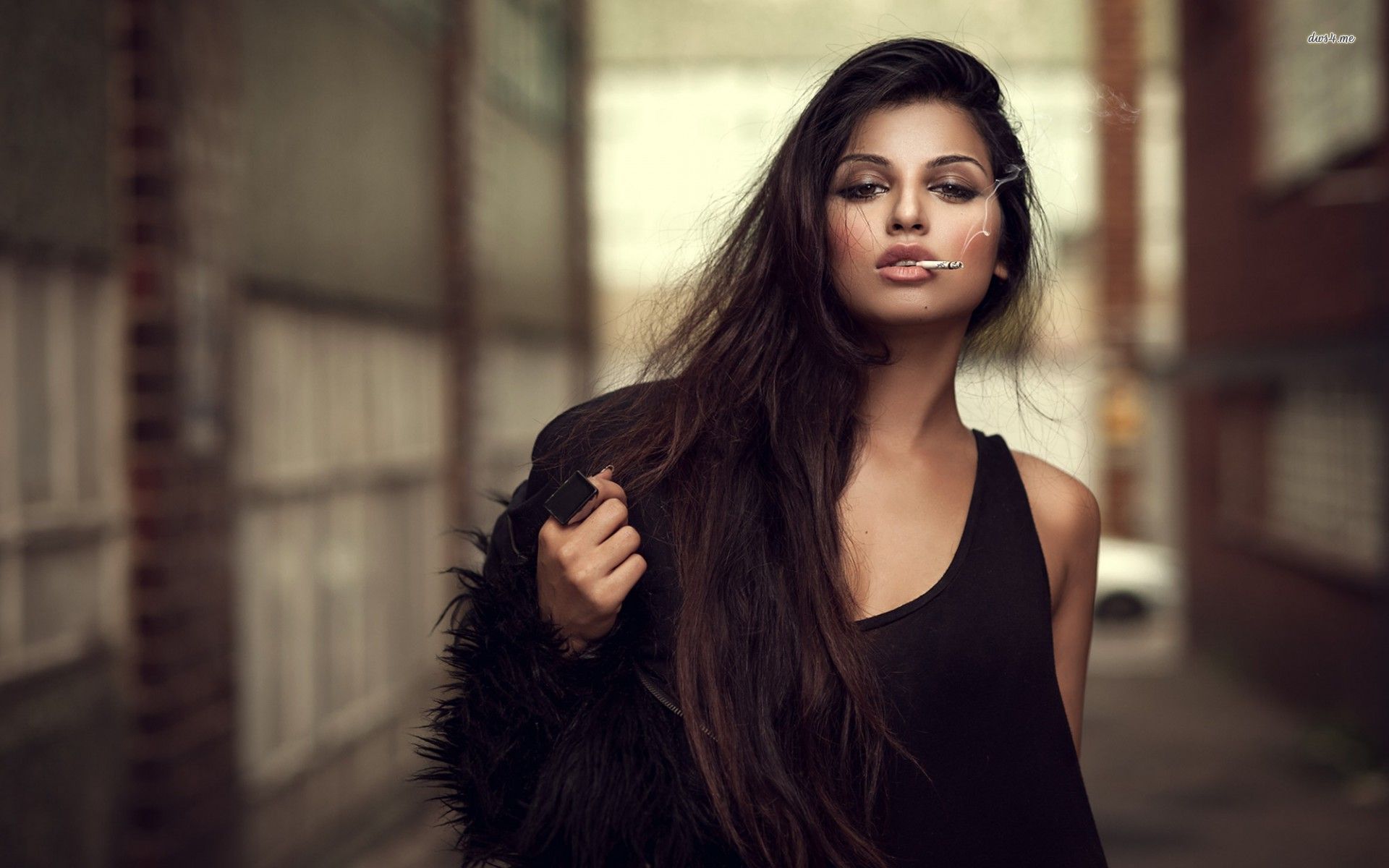 A playful frame from Sassy girls — online in Belo Horizonte