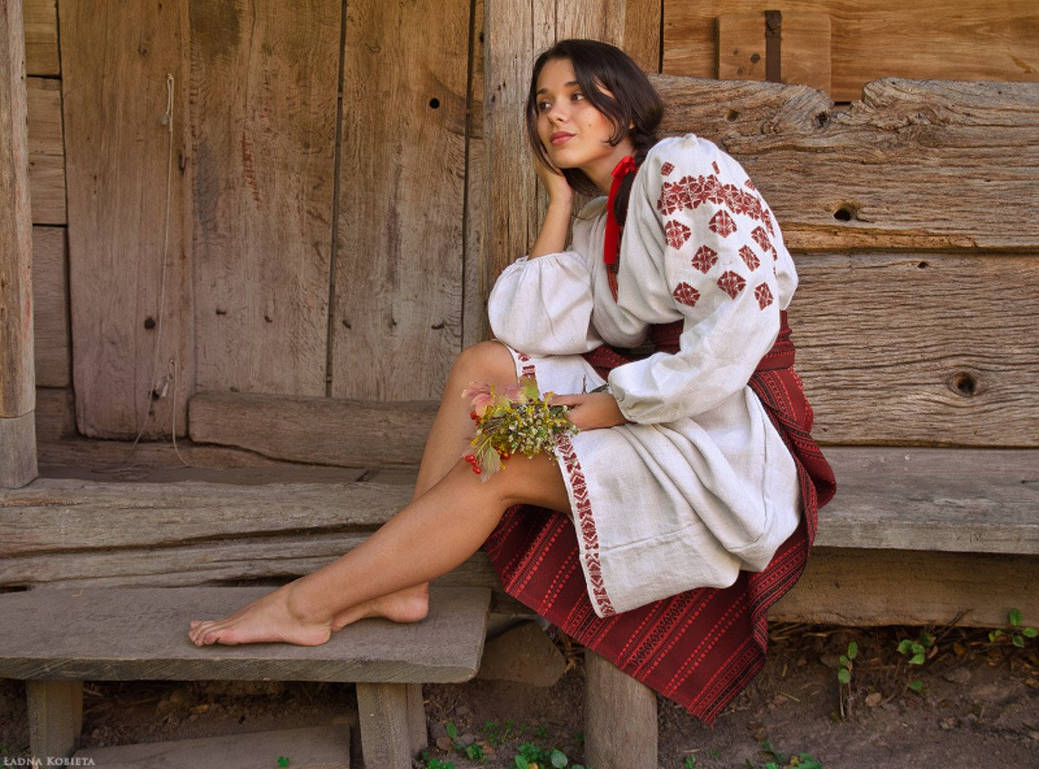 Fresh photos, fresh mood — Women in Slavic costumes online in Belo Horizonte
