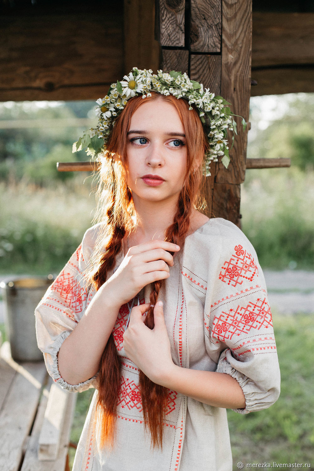 A playful frame from Girls in Slavic costumes — online in Belo Horizonte