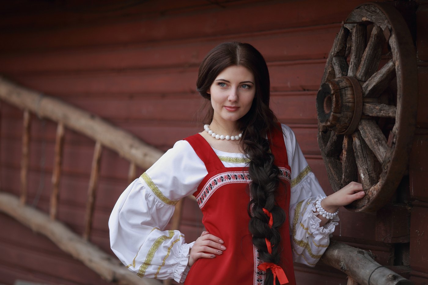 Girls in Slavic costumes’s look of the day — catch her live in Belo Horizonte