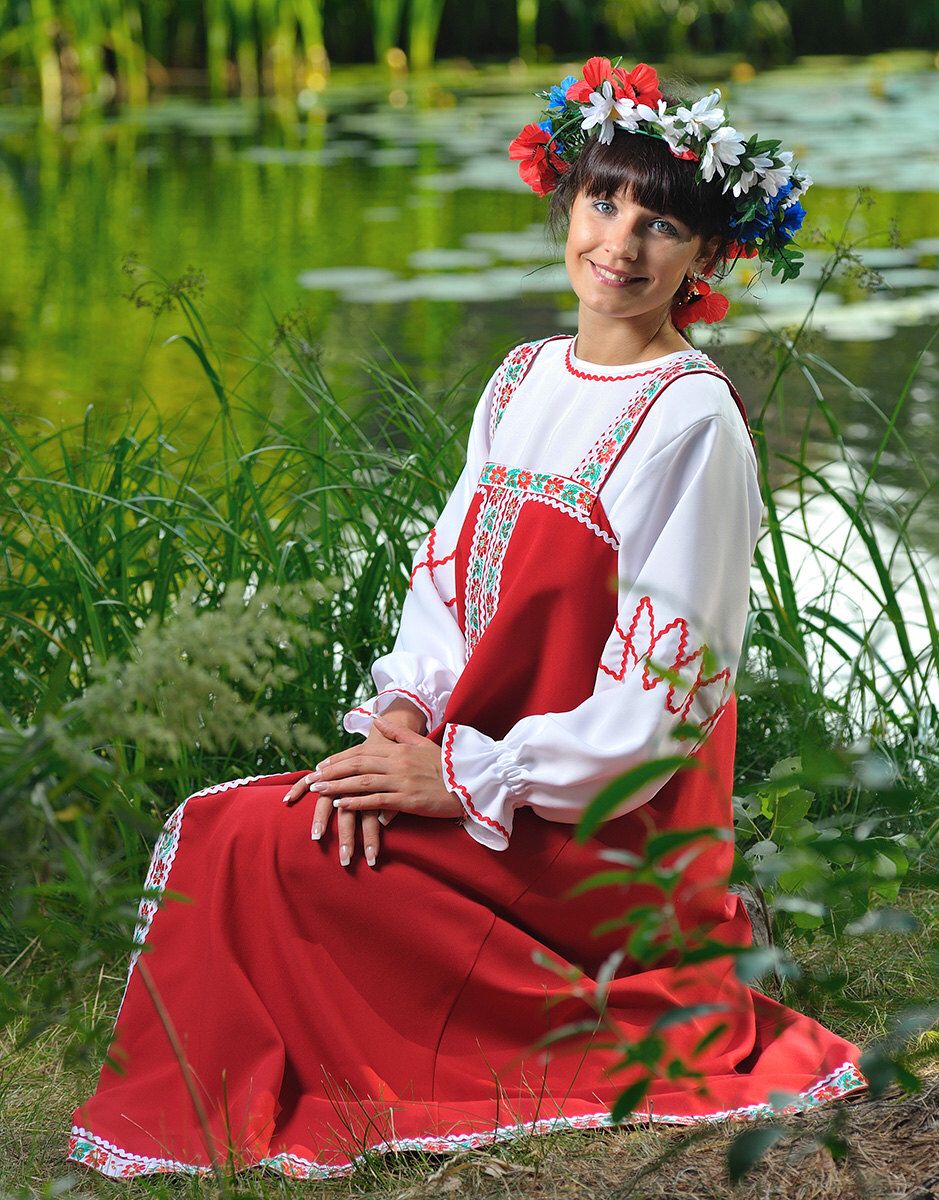 Beautiful girl Girls in Slavic costumes in Belo Horizonte