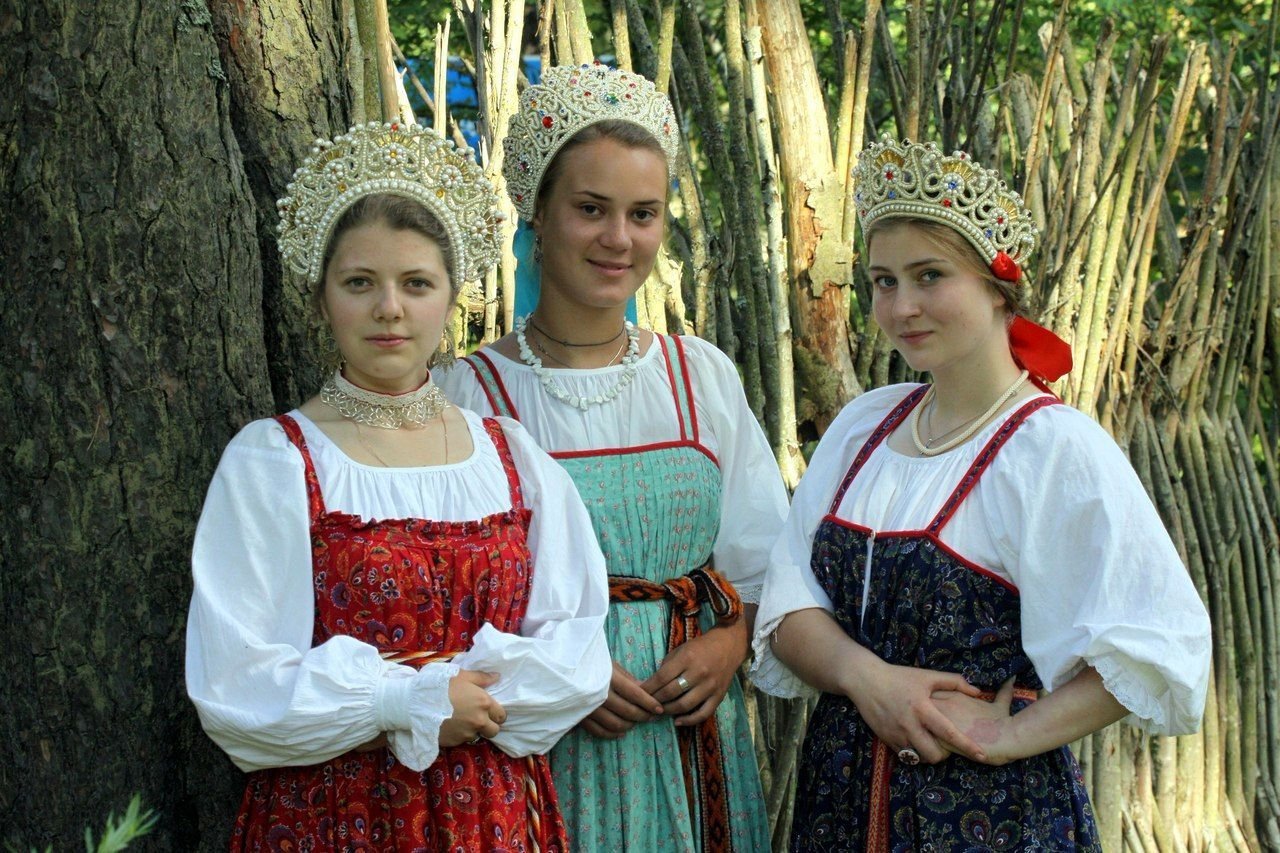Sexy model Girls in Slavic costumes in Belo Horizonte